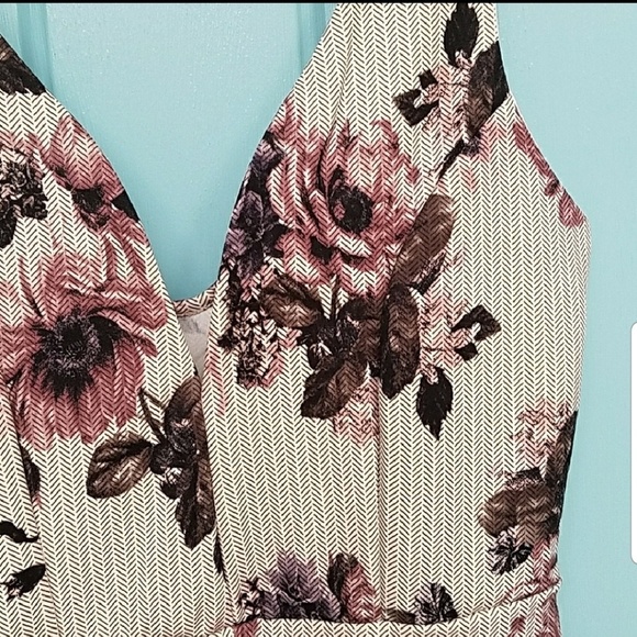 Last one!! LG Floral Tan Herringbone Romper - Picture 4 of 6